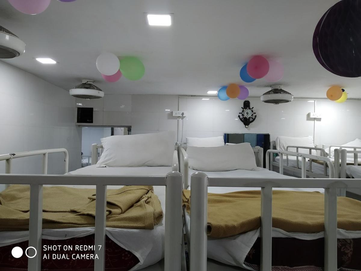 Star Dormitory Mumbai Ngoại thất bức ảnh