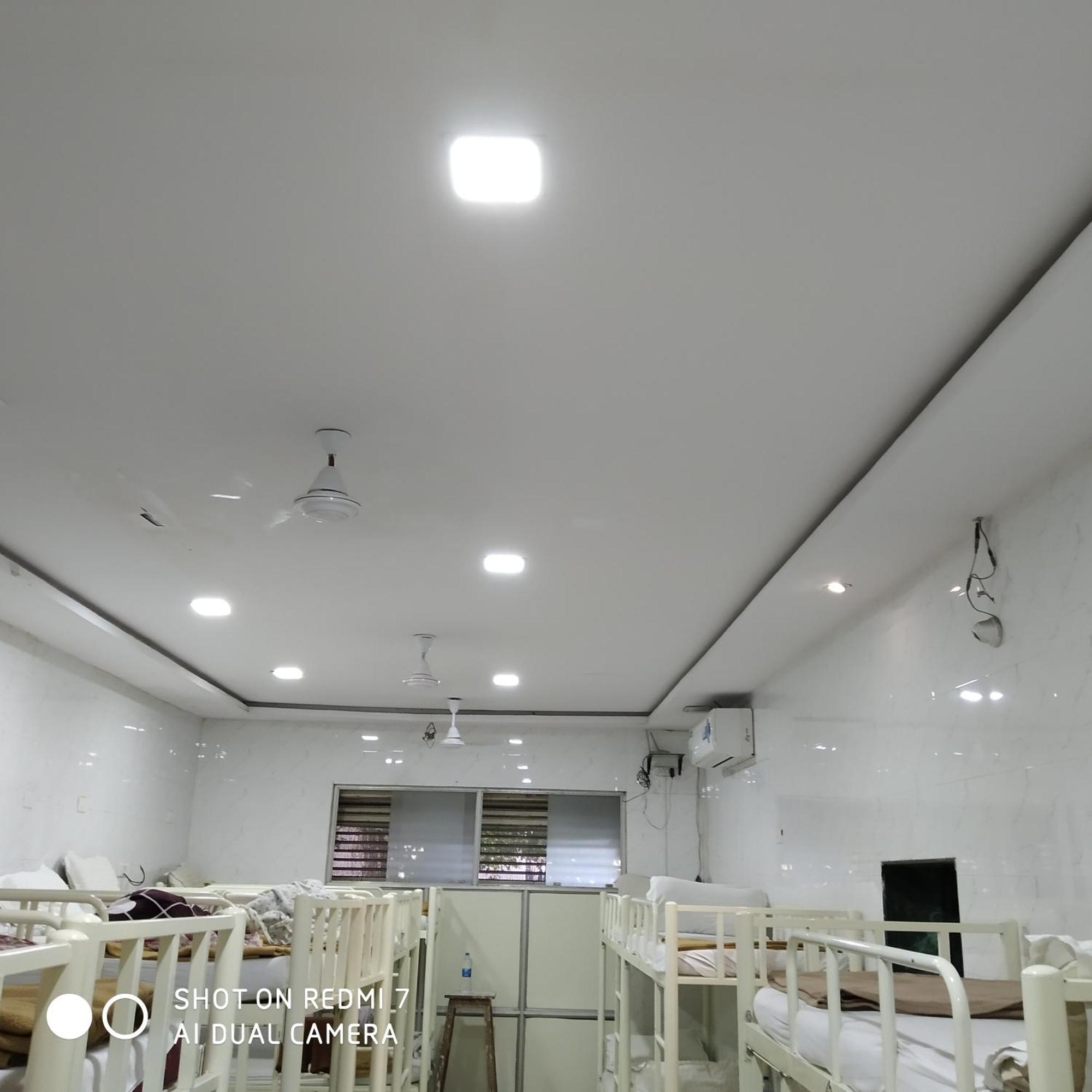 Star Dormitory Mumbai Ngoại thất bức ảnh